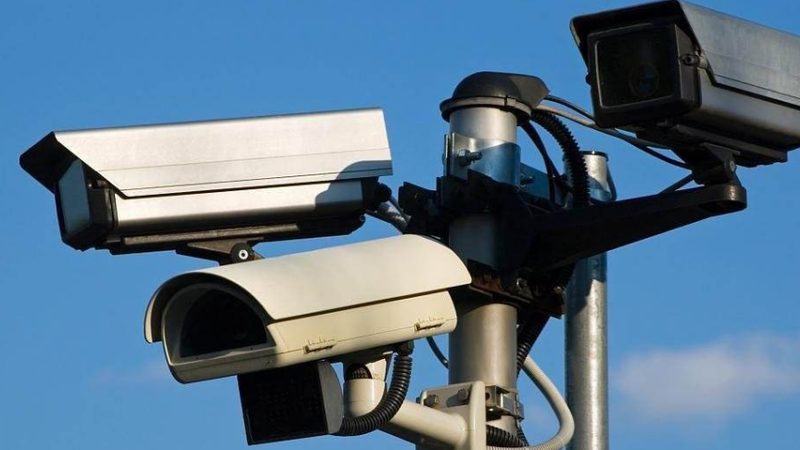 报警探测器是安防报警系统的“眼睛”，其种类繁多，以下列举几种常见的报警探测器：